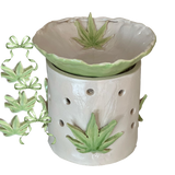 „Perlblatt Duftstövchen mit schimmerndem Perlmutt-Design, inspiriert von grünen Blättern – ideal für ätherische Öle und entspannende Atmosphäre.“