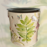 „Detailansicht Räucher-Stövchen Blütenreigen – Keramik in Beige mit Naturmotiven und Schmetterlingen“