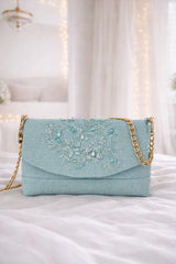 Exklusive Designertasche „Aurelia Mare“ in Türkis, verziert mit Amazonit, Kordelspitze und edlen Glasperlen