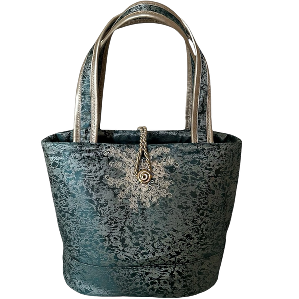 Prodktfoto Edle Tasche Feminina Atlantis Bloom, inspiriert von der Schönheit der Unterwasserwelt und Atlantis.